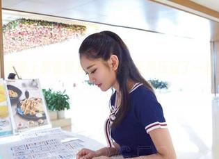 爱丝写真：图集上那条紧身裤竟悄然无声压过了一丝丝绸的诱惑？