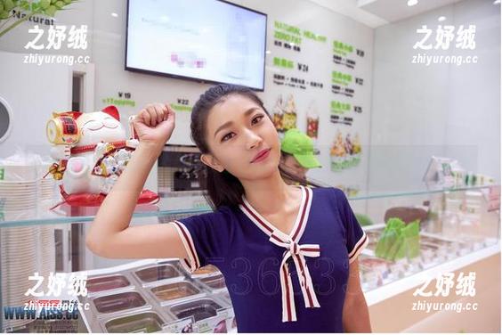快来看看！爱丝的免费图包让你深入理发师的强制服务细节