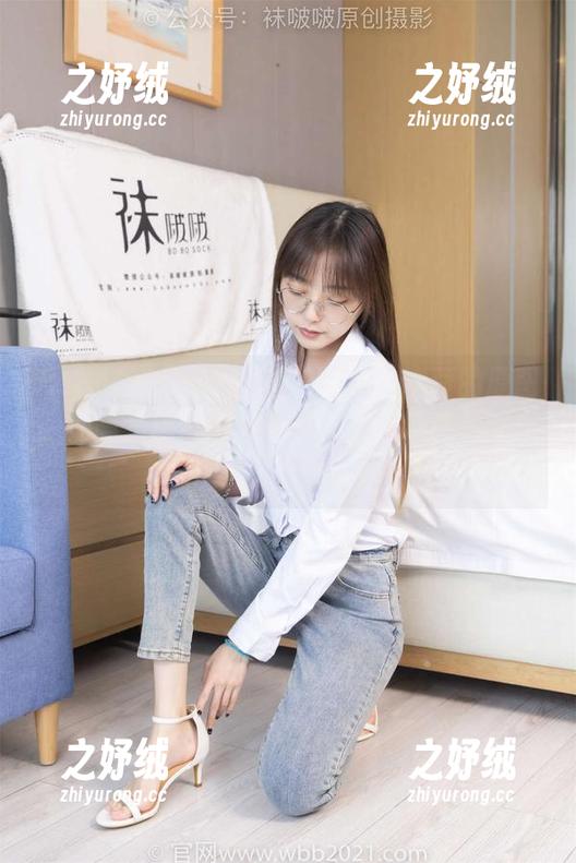 BoBoSocks袜啵啵 - 相约小甜豆的原图，油亮灰丝传来爱的信号，透明款提醒我别光顾着看了！