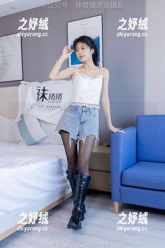 BoBoSocks袜啵啵 - 美图中的贪吃蛇：甜甜圈的波点黑丝套图惊艳登场，透明脚尖酷炫拿捏！