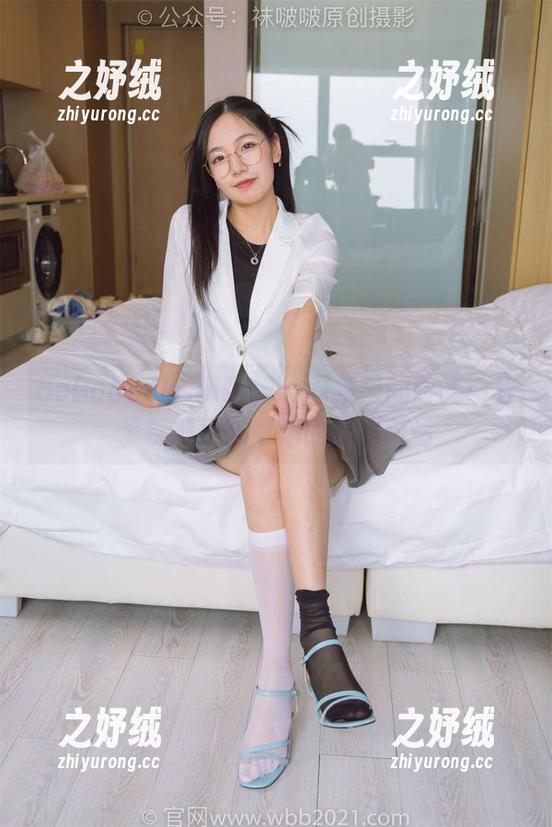 BoBoSocks袜啵啵 - 图集里的昏暗：稚予与黑色指甲油的神秘对话