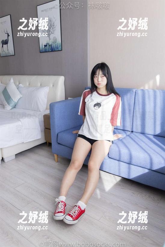 BoBoSocks袜啵啵 - 作品上线，福利架空——稚予的黑美甲和裸足带你出圈！