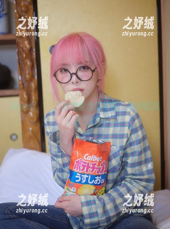 Dami(퀸다미)学姐新出的写真，这种画风还是没变？
