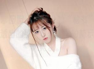 Feilin嗲囡囡 – 陈媚儿的“秘书”写真，原图里透出的那一丝丝微妙的暗示，真让人莞尔。