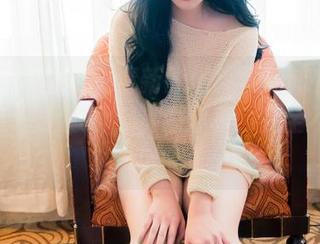 GIRLT果团网 – 清新脱俗！黄歆苑在她的高清套装上撒娇，资源分享，完全不藏私！