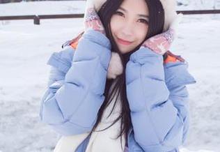 IMiss爱蜜社 – 照片里的冰冰儿，少女的眼神透出点小心机。