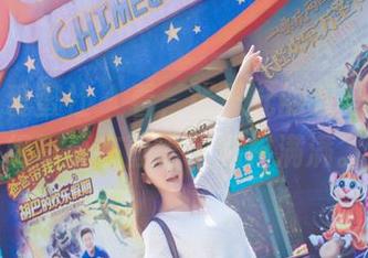 IMiss爱蜜社 – 看，张思允的双马尾，这组写真在静谧中逼格满满。