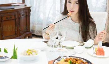 MiStar魅妍社 – 旅拍新更新，闵妮Mily带着我们从梦里溜走了。