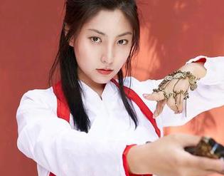 MiiTao蜜桃社 – 红裙里的木楠Nan，随手一拍，原图竟然比修图好看，这算不算运气？