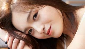 MiiTao蜜桃社 – 卖萌与性感兼备，陆萱萱Cecilia的最新图包让人不得不夸一句：姐姐确实与众不同！