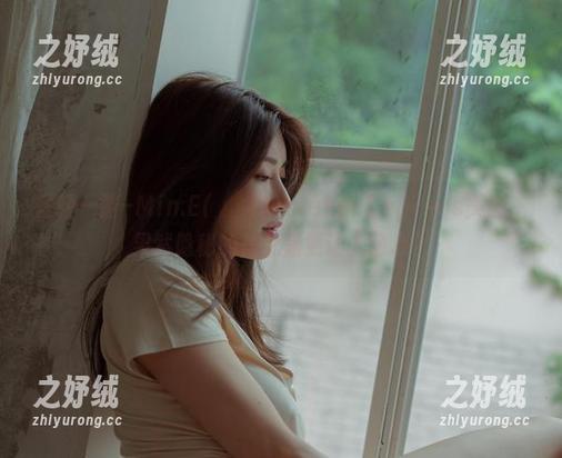 轻轻一瞥–Min.E(민이)的LeeheeExpress美图，果然隐秘的美总是更让人动心？