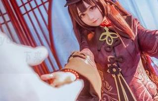 高高清的Sayako＿今年4岁，网袜看得太过瘾了吧，根本停不下来，合起来就能成奇观！