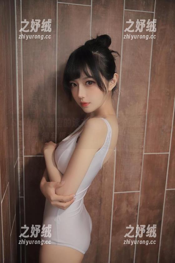 Shika小鹿鹿的泳衣穿搭，福利类作品写得有模有样，香不香啊！
