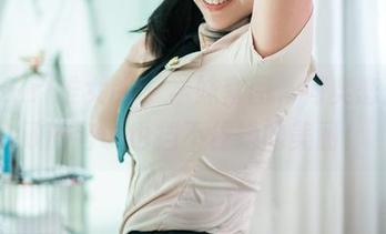 TuiGirl推女郎 – 学妹套图，何奕恋：失败的考试也挡不住她的美丽！