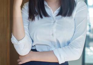 TuiGirl推女郎 – 教室里的魔法时刻，赵惟依套图更新，书本旁的轻松一刻