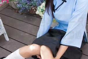 UGirls尤果网 - 白色写真,一只香蕉船看起来好像在挑战无圣光的边界。