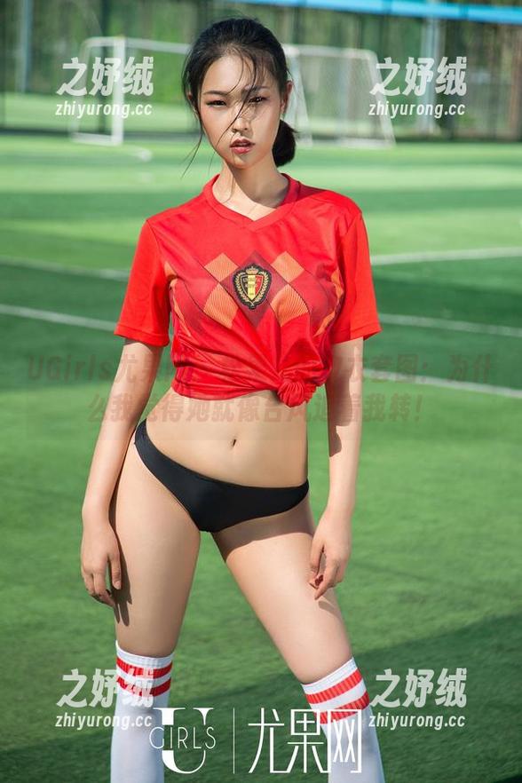UGirls尤果网 - 松果儿的皮衣套图：为什么我觉得她就像台风追着我转！