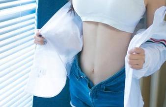 UGirls尤果网 – 夏天图包：王凌宇试穿各种海滩服，看看哪件更能发挥“潜力”！