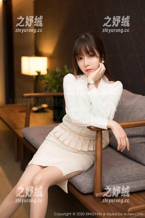 XINGYAN星颜社 - 教室探索！Emily尹菲在图库里的轻松游走