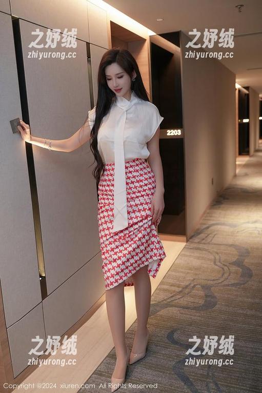 Xiuren秀人网 - 等不及展示给你们，史雨姐姐制服原图全集来啦！太赞了，快来瞧瞧！