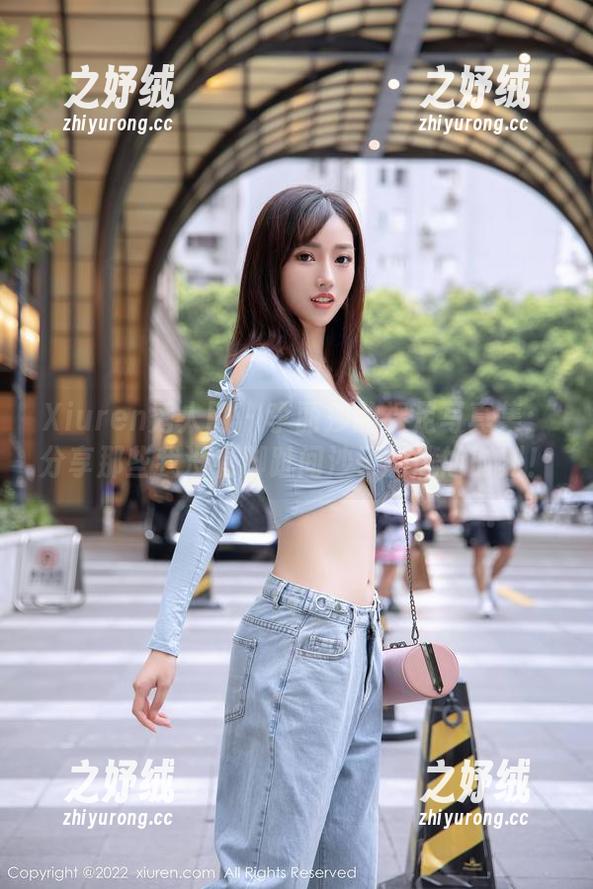 Xiuren秀人网 - 李丽莎的裸足写真集：分享那些我没有脚趾间沙子的尴尬时刻！