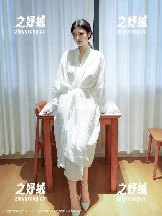 Xiuren秀人网 - 等得花儿都谢了，温心怡诱惑女神的新图包终于降临！