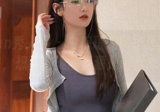 Xiuren秀人网 – 白琮瑗在旗袍里的温柔袭来，想问这美图资源是哪里来的？