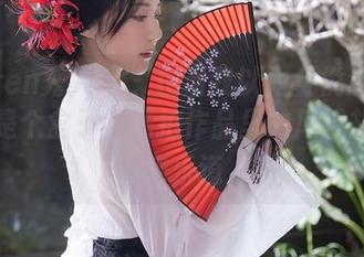 Xiuren秀人网 – 正当我以为金悦汐的温柔只是个盒子，私拍作品里的风景却让我津津乐道。