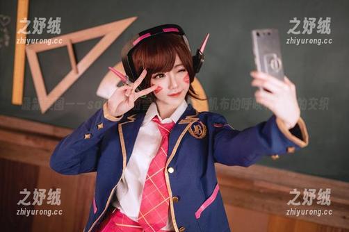 最新美图——sally多啦雪穿牛仔裤，帆布的呼唤和牛仔的交织！