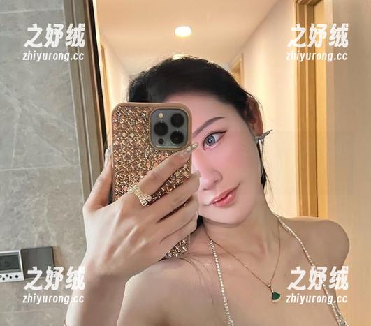 微密圈 - 不爱笑的赛琳秘书，开会时悄悄做个小观察