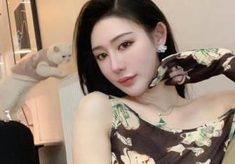微密圈 – 写真和不爱笑的赛琳的嘉宾帖，难道这就是迷人的套路？