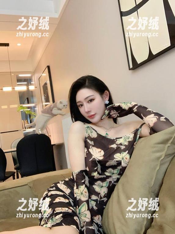 微密圈 - 写真和不爱笑的赛琳的嘉宾帖，难道这就是迷人的套路？
