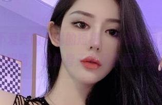 微密圈 – 不爱笑的赛琳的短裙，免费的图集，直击我的眼睛，就像春天的风扑面而来？