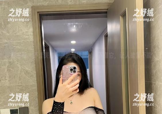 微密圈 - 不爱笑的赛琳的清纯照片，下载它，让人欲罢不能