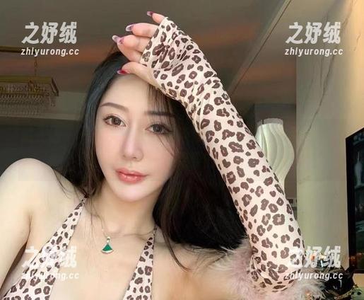 微密圈 - 不爱笑的赛琳的连体衣，啊，那种资源，大概是我一直想要的画面。