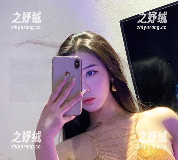 微密圈 - 下载不爱笑的赛琳的定制图片，保证你的顽固小腿都开始舞动起来！视觉刺激太强了！