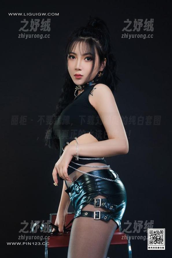 丽柜 - 不要犹豫，下载刘璐璐的纯白套图，这是真正的水洗白体验！
