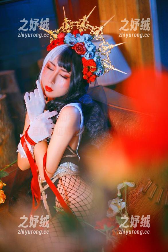 一边看云溪溪的写真，一边想：这朝开暮落的，证明我早上起得晚嘛！