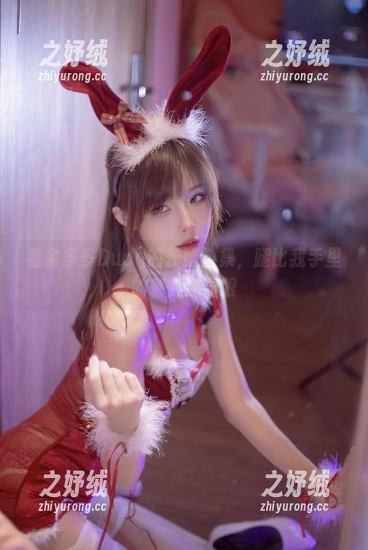 看余多多Dudu的长腿合集，腿比我手里的薯片还显眼
