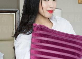 克拉女神 – 杨暖的礼服，这是要让我们其他人情何以堪的节奏吗？请收起那一脸的自信好嘛