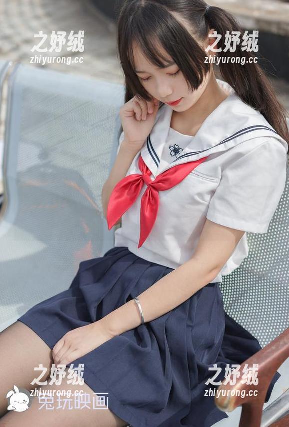 制服与裸腿的碰撞,兔玩映画图库里的这个作品让人不禁多看几眼… 制服与裸腿的碰撞,兔玩映画图库里的这个作品让人不禁多看几眼…