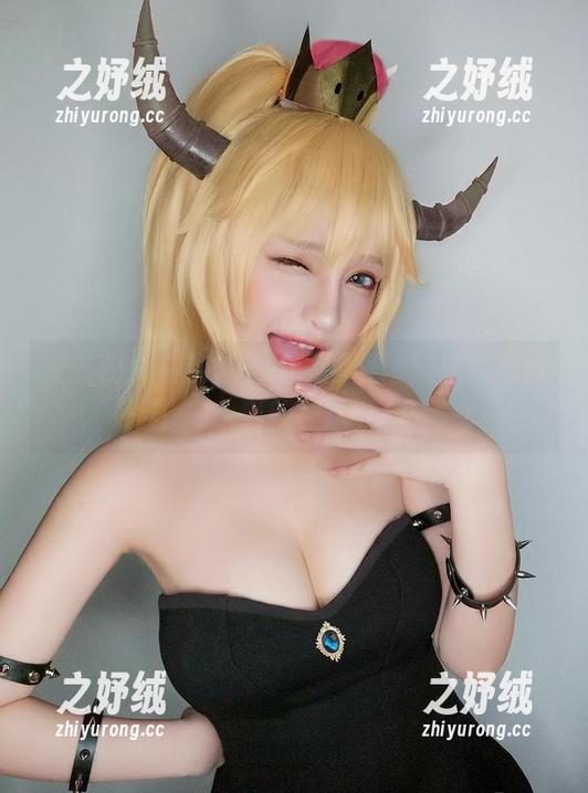 快来收集千夜未来的泳池美图，免费的鲜艳色彩就在这儿！
