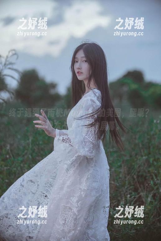 终于遇到了南桃Momoko的美图，腿呢？腿根本占领了我的屏幕。
