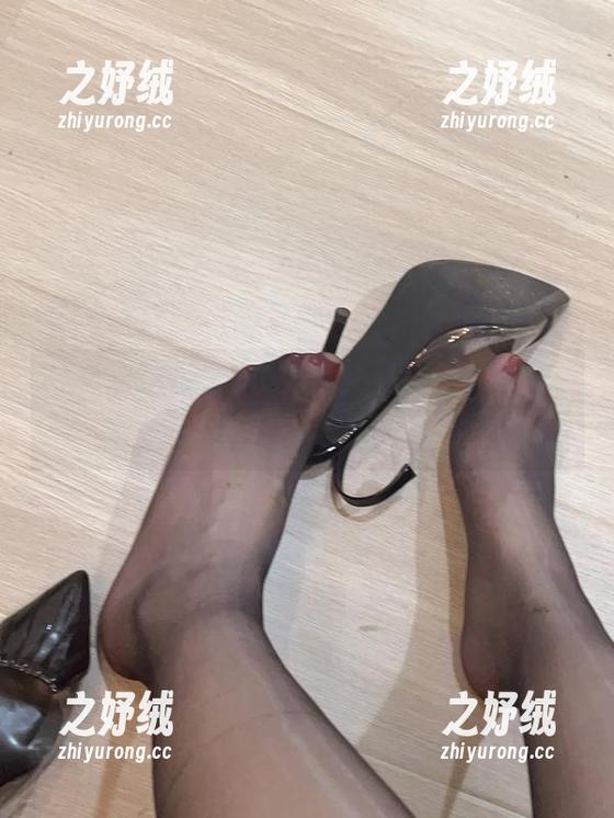微密圈 - 周妍希的黑丝系列图包，帅得让人无法自拔，想谈恋爱了。