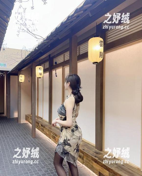 微密圈 - 高清猫咪大冒险，周妍希与喵眼神交流进行时