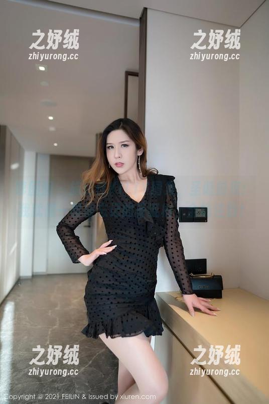 嗲囡囡 - 施忆佳KITTY图集，圣诞前夜：我就像一棵被忘记的圣诞树，全场注目！