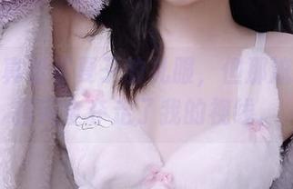 试图认真看夏夏子的礼服,但那流动的裙摆完全夺走了我的视线。
