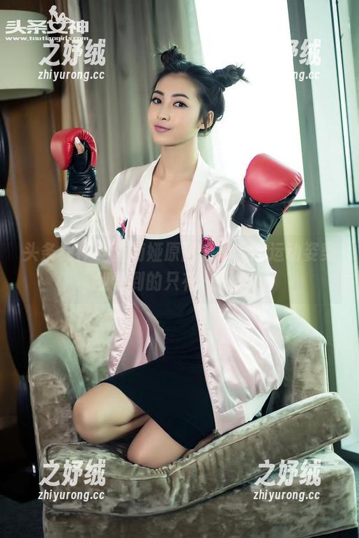 头条女神 - 查莉娅原图分享,这运动姿势我学到的只有…摆拍? 头条女神 - 查莉娅原图分享,这运动姿势我学到的只有…摆拍?