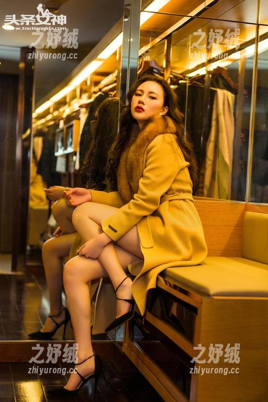 头条女神 - 精选美图：王竹比基尼一脱，连水都想溺爱！
