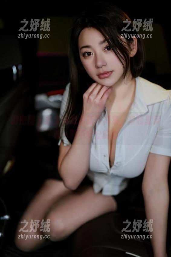 微密圈 - 奶宝妹纸最新写真集，套装里藏着一颗不安分的心